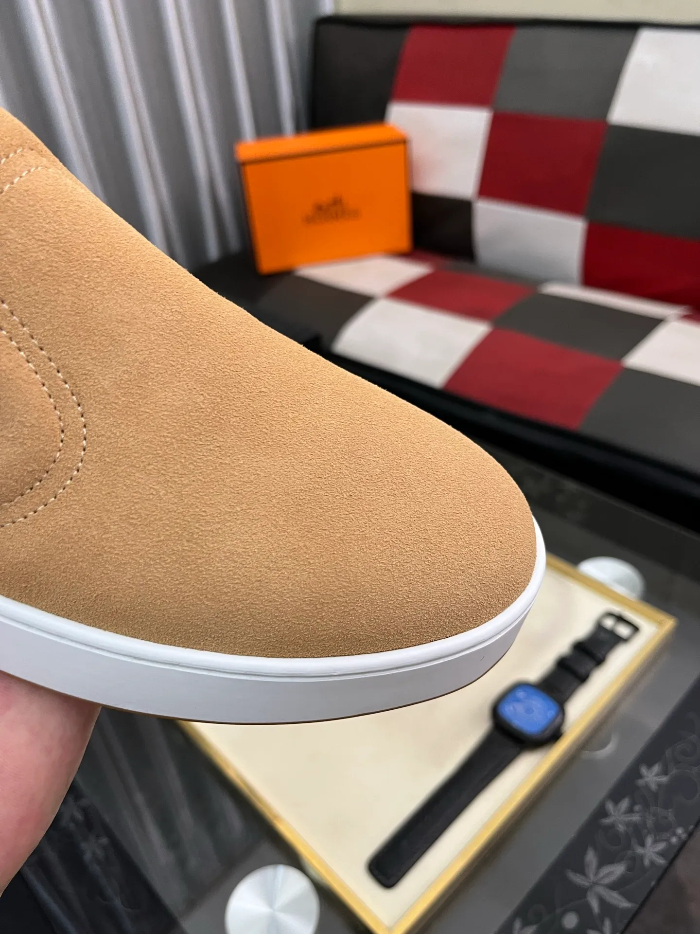 Men's Men's Shoes💰458⌚️⌚️HERMES/Hermès Hugo sneakers are casual men's shoes. These sneakers are made of imported first-layer cowhide leather and breathable mesh design. The contrasting color design creates a dynamic and modern shape. The front end of the toe is decorated with natural-color rubber inlays, making it novel and fashionable. The texture is incomparable, with cowhide lining and cowhide foot pads, the upper foot is comfortable and breathable, and the rubber sole is decorated with geometric patterns and iconic "H" details. A very personal one! Size: 38-44